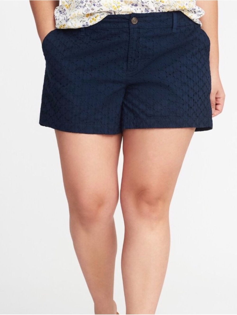 Old Navy Blue Eyelet Mid-Rise Shorts 6